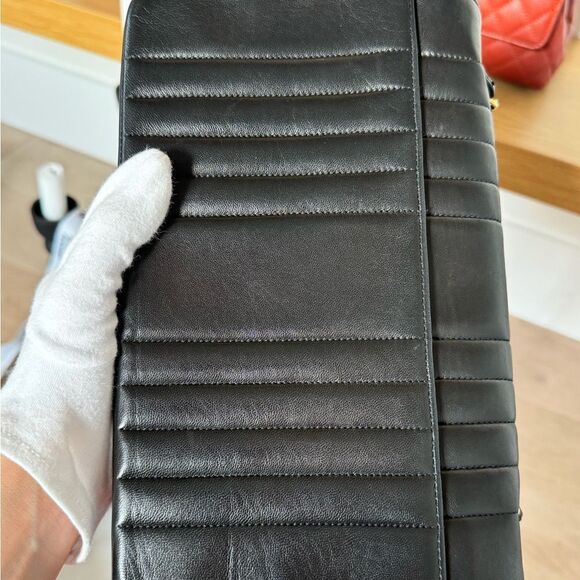 Chanel vintage classic medium vertical flap black lambskin 24k plated hardware - Picture 6 of 11